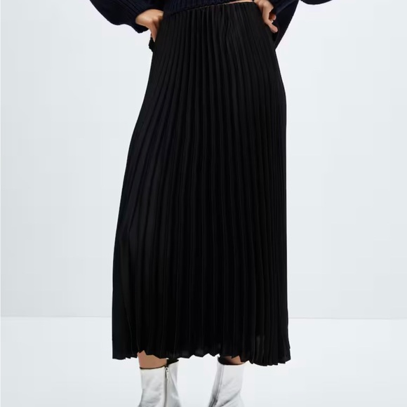 MANGO NWT black pleated skirt - Picture 1 of 8